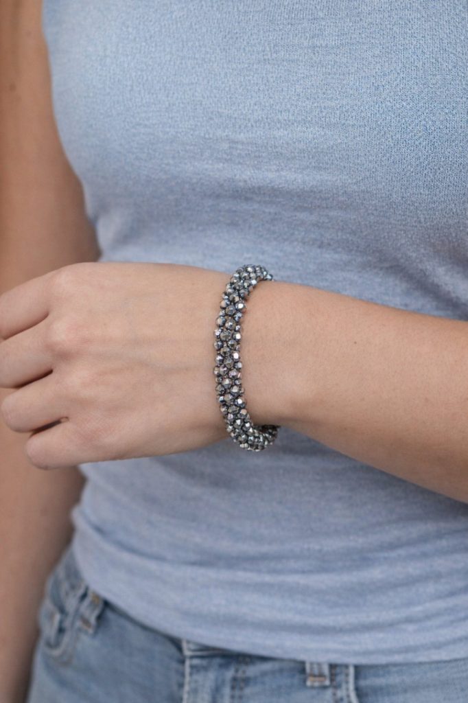 ✨ UShine.gr: Ελαστικό βραχιόλι με γκρι πολυγωνικές χάντρες υψηλής λάμψης No 1507