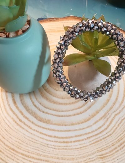 ✨ UShine.gr: Ελαστικό βραχιόλι με γκρι πολυγωνικές χάντρες υψηλής λάμψης No 1507