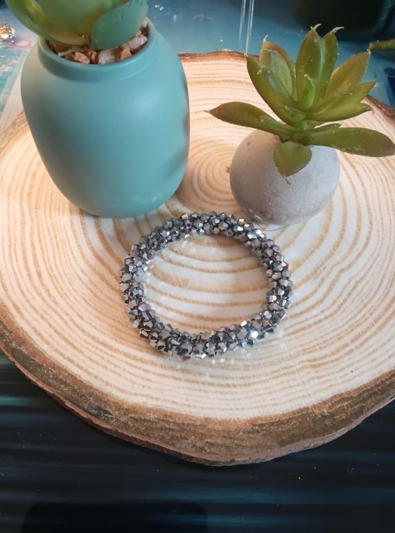 ✨ UShine.gr: Ελαστικό βραχιόλι με γκρι πολυγωνικές χάντρες υψηλής λάμψης No 1507