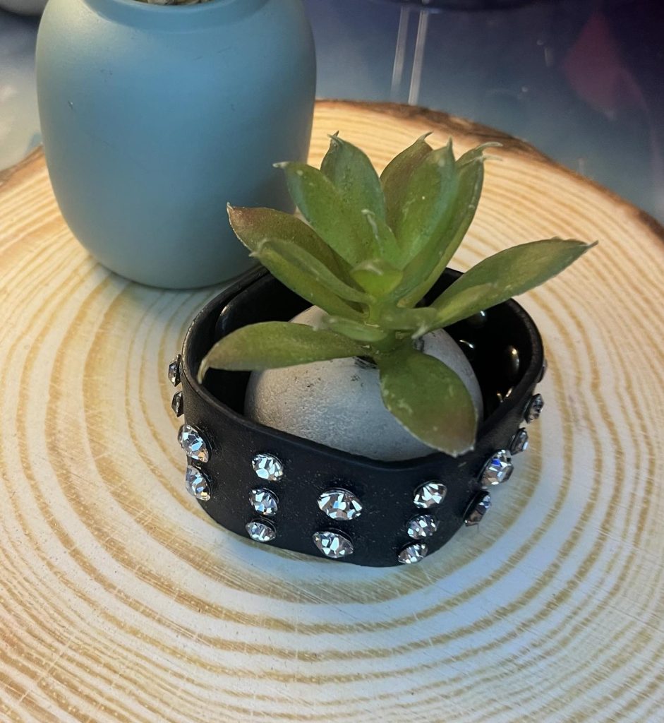 ✨ UShine.gr: Γυναικείο βραχιόλι δερμάτινο με λαμπερά κρύσταλλα statement No 1508