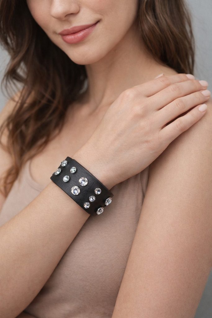 ✨ UShine.gr: Γυναικείο βραχιόλι δερμάτινο με λαμπερά κρύσταλλα statement No 1508