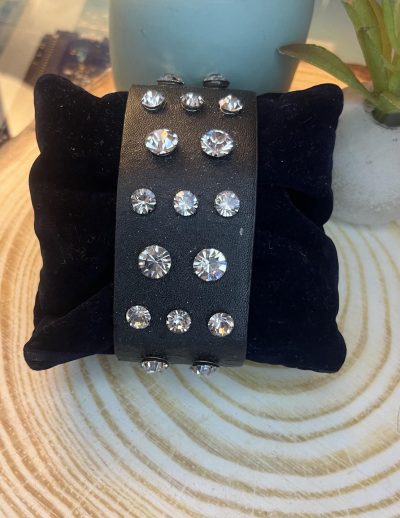 ✨ UShine.gr: Γυναικείο βραχιόλι δερμάτινο με λαμπερά κρύσταλλα statement No 1508