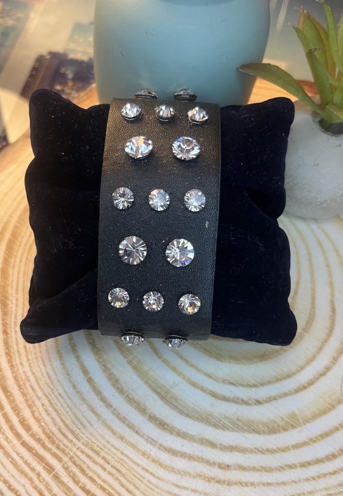 ✨ UShine.gr: Γυναικείο βραχιόλι δερμάτινο με λαμπερά κρύσταλλα statement No 1508