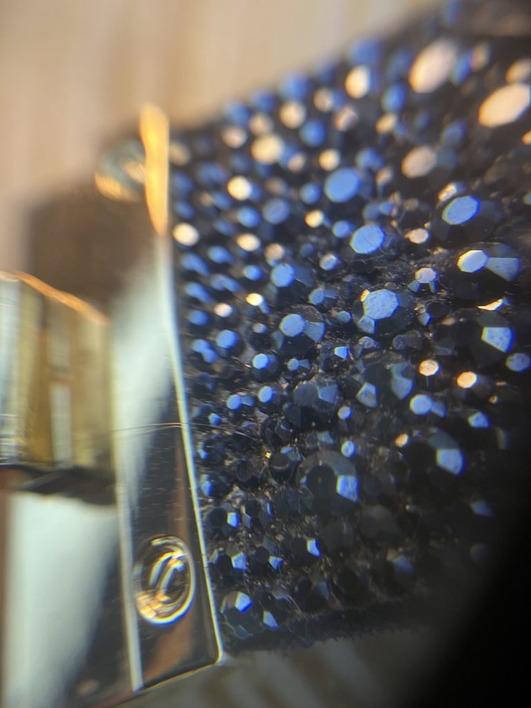 ✨ UShine.gr: Luxury Statement Cuff με Μαύρα Κρύσταλλα & Χρυσό Κούμπωμα No 1510