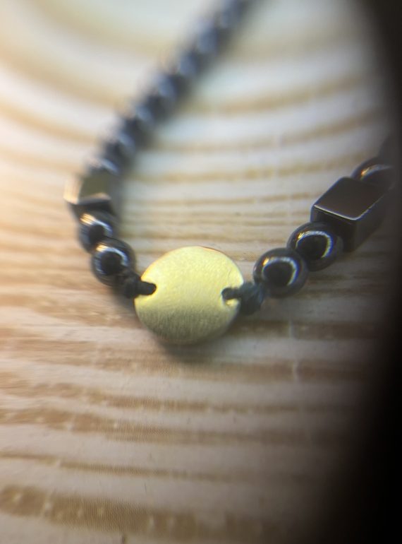 ✨ UShine.gr: Μακραμέ βραχιόλι με αιματίτη & χρυσό στοιχείο No 1513