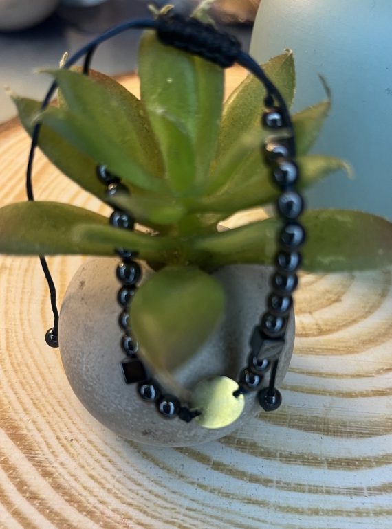 ✨ UShine.gr: Μακραμέ βραχιόλι με αιματίτη & χρυσό στοιχείο No 1513