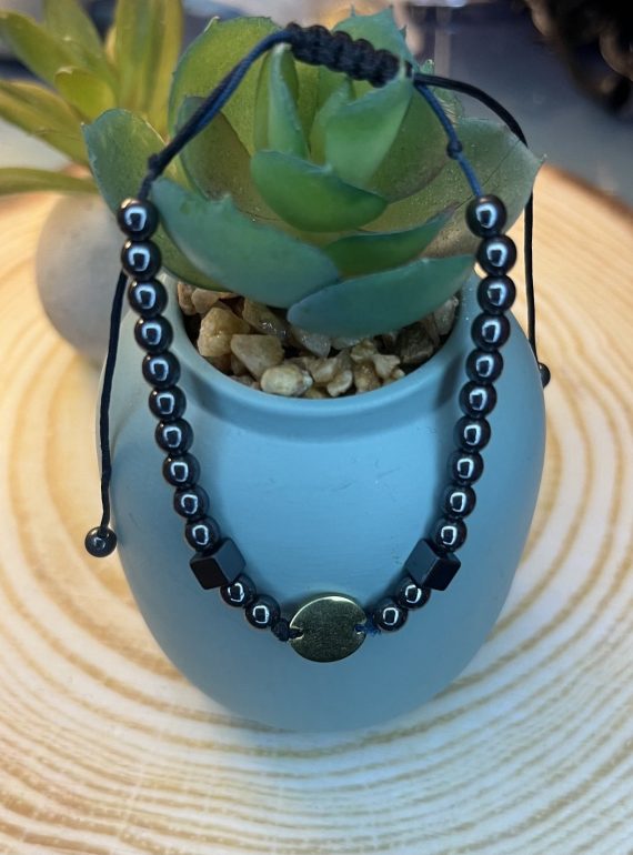 ✨ UShine.gr: Μακραμέ βραχιόλι με αιματίτη & χρυσό στοιχείο No 1513