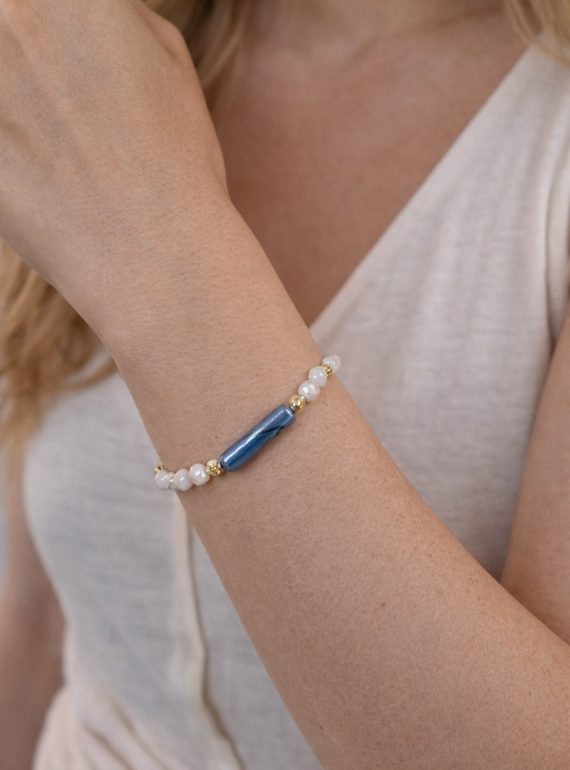 ✨ UShine.gr: Χειροποίητο βραχιόλι μακραμέ με λευκές χάντρες & μπλε διακοσμητικό στοιχείο No 1514