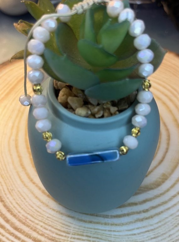 ✨ UShine.gr: Χειροποίητο βραχιόλι μακραμέ με λευκές χάντρες & μπλε διακοσμητικό στοιχείο No 1514