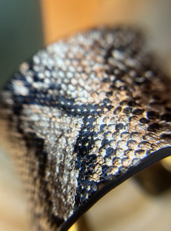 ✨ UShine.gr: Γυναικεία χειροπέδα cuff με snake print σε γήινους τόνους No 1515