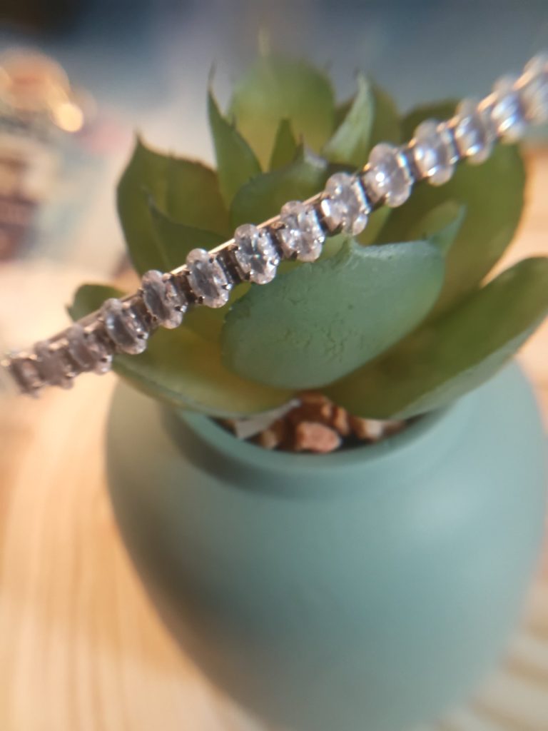 ✨ UShine.gr: Ατσάλινη Χειροπέδα με Λευκά Ζιργκόν – Διαχρονική Λάμψη No 1516