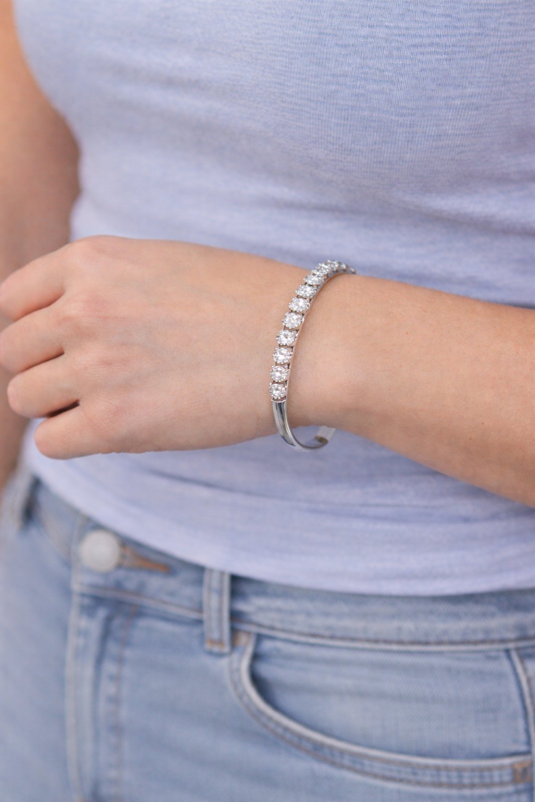 ✨ UShine.gr: Ατσάλινη Χειροπέδα με Λευκά Ζιργκόν – Διαχρονική Λάμψη No 1516