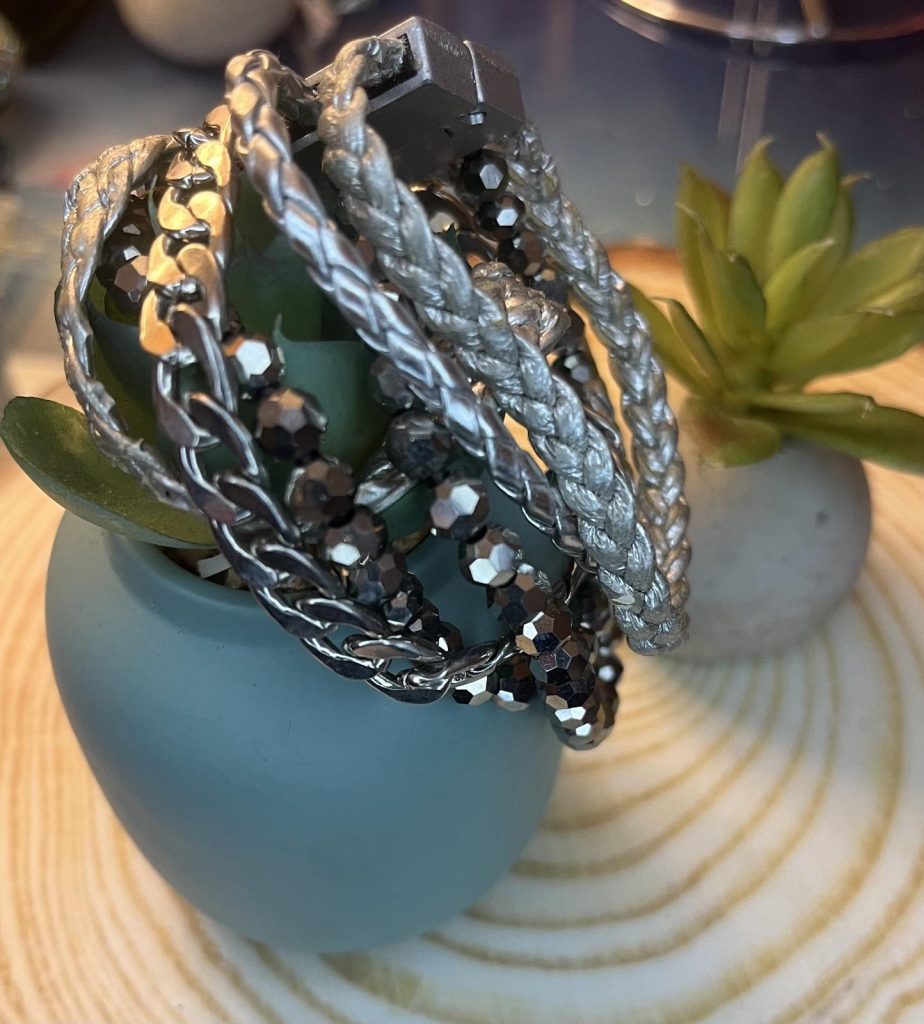 ✨ UShine.gr: Πολύσειρο Βραχιόλι με Αλυσίδες & Χάντρες Αιματίτη No 1517