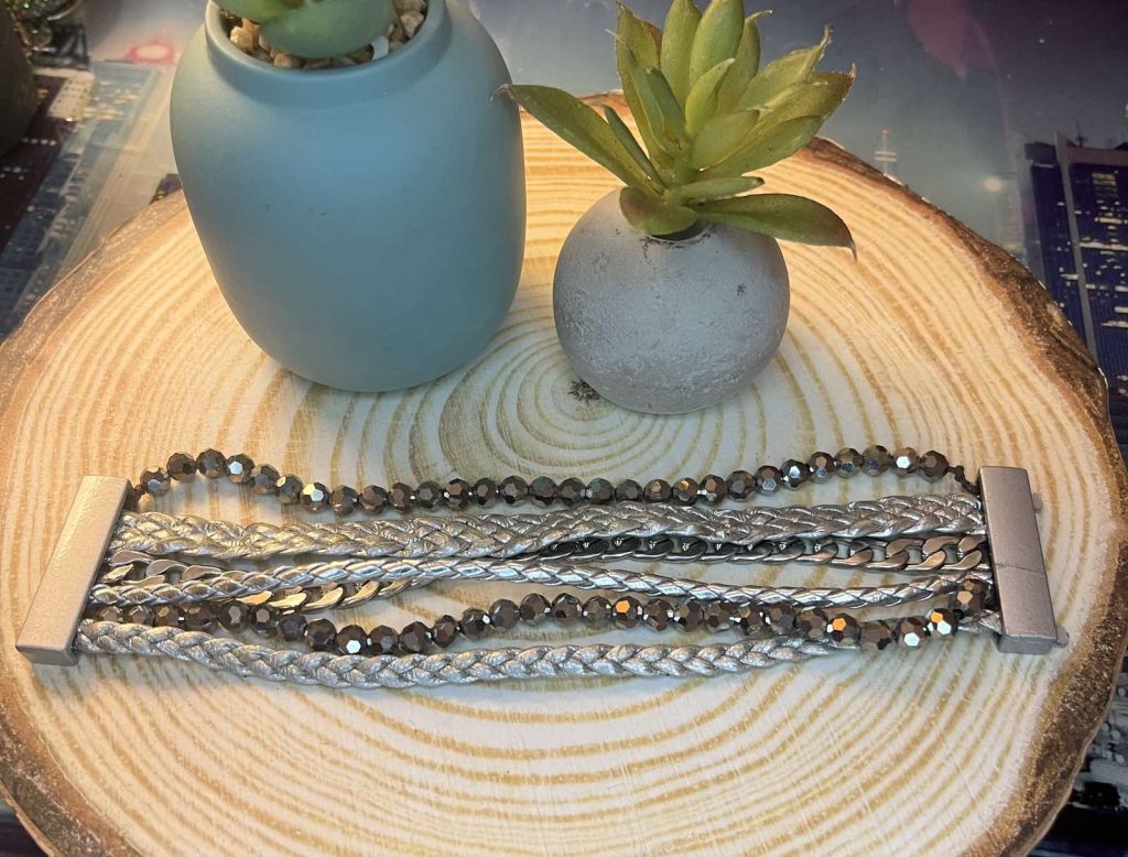 ✨ UShine.gr: Πολύσειρο Βραχιόλι με Αλυσίδες & Χάντρες Αιματίτη No 1517