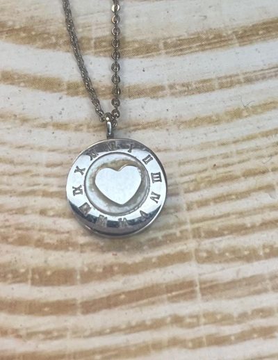 ✨ UShine.gr: Ατσάλινο κολιέ με καρδιά & ρωμαϊκούς αριθμούς No 1472