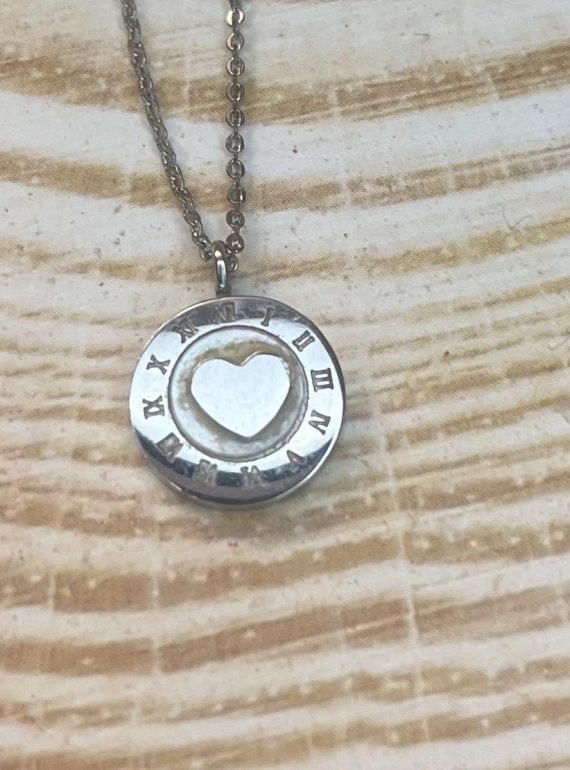 ✨ UShine.gr: Ατσάλινο κολιέ με καρδιά & ρωμαϊκούς αριθμούς No 1472