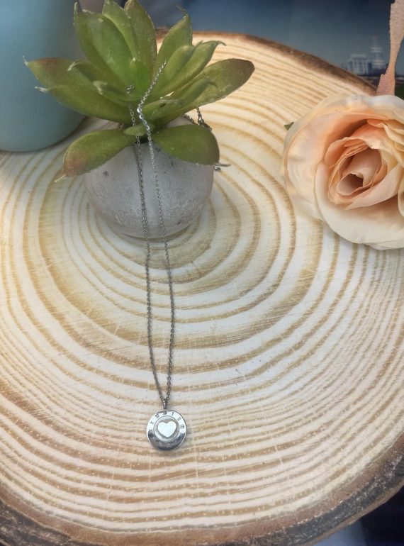 ✨ UShine.gr: Ατσάλινο κολιέ με καρδιά & ρωμαϊκούς αριθμούς No 1472