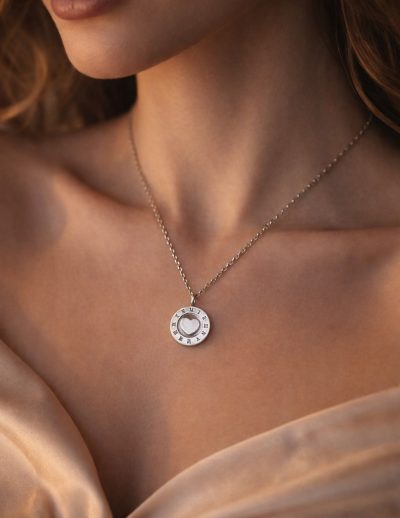 ✨ UShine.gr: Ατσάλινο κολιέ με καρδιά & ρωμαϊκούς αριθμούς No 1472