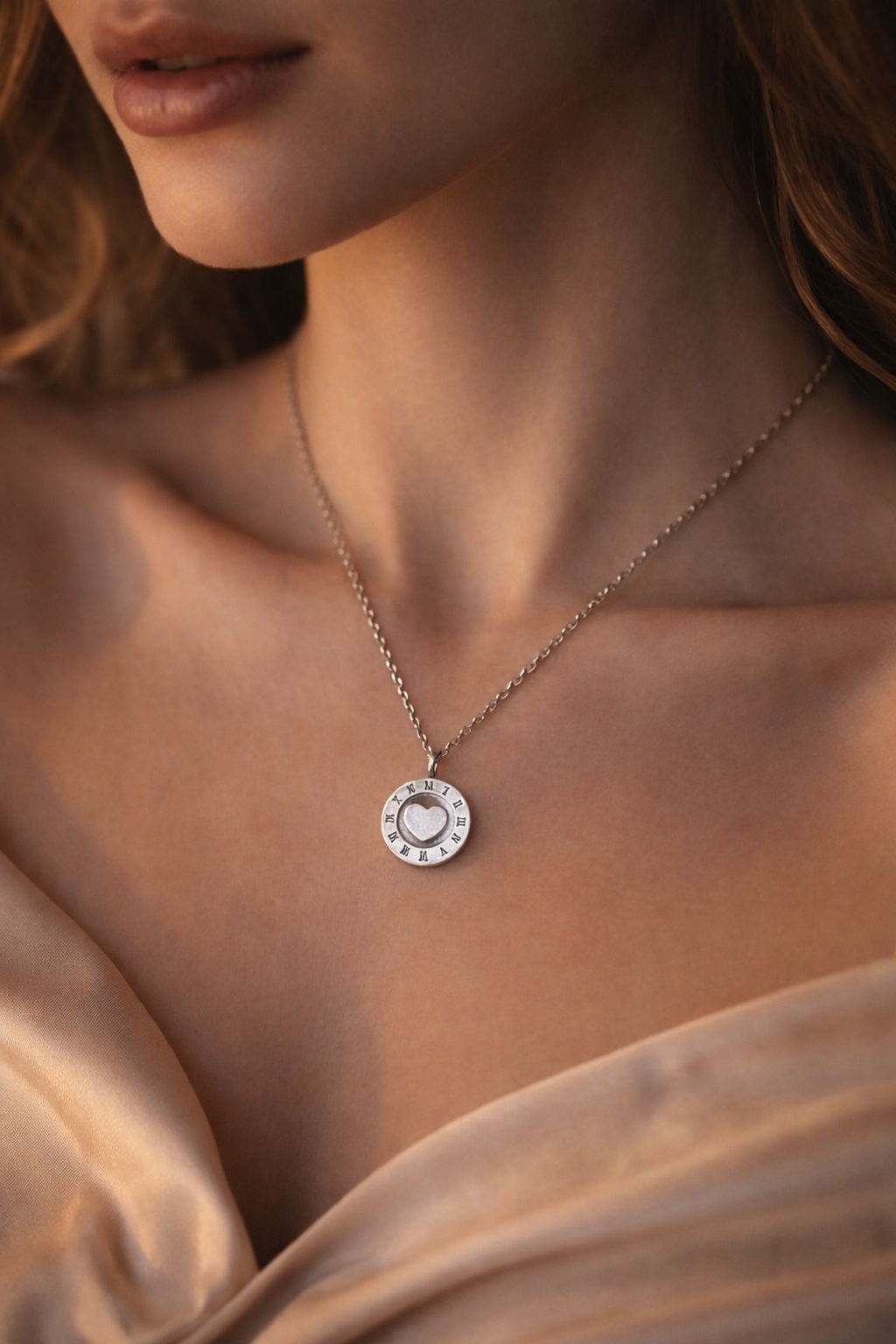 ✨ UShine.gr: Ατσάλινο κολιέ με καρδιά & ρωμαϊκούς αριθμούς No 1472