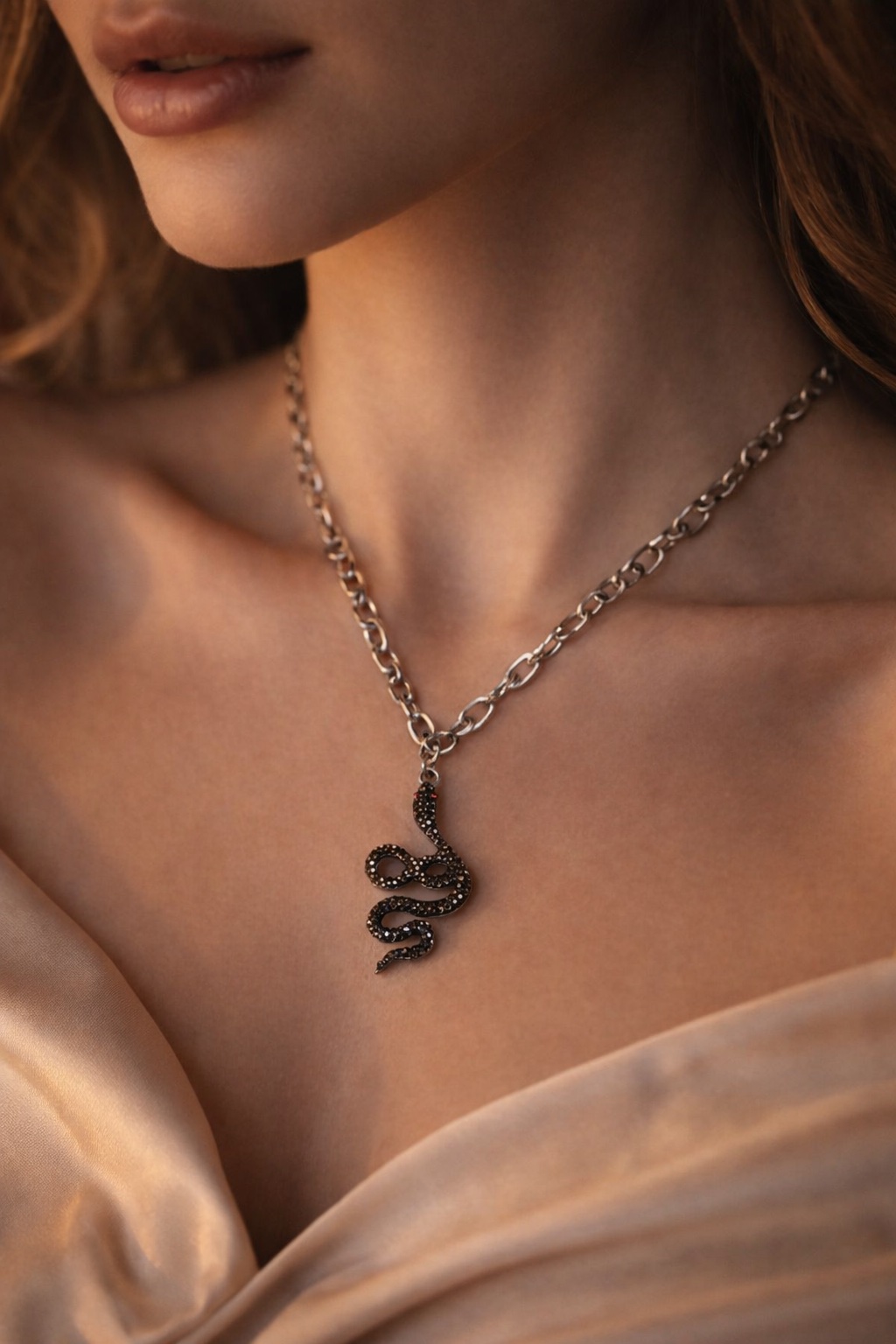 ✨ UShine.gr: Ατσάλινο κολιέ φίδι με μαύρα strass No 1473