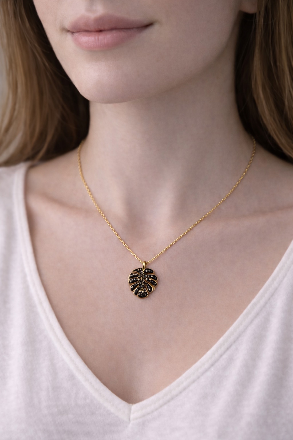 ✨ UShine.gr: Ατσάλινο κολιέ φύλλο με μαύρες πέτρες statement No 1479