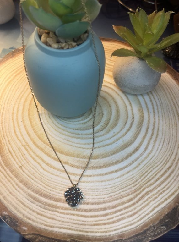 ✨ UShine.gr: Ατσάλινο κολιέ φύλλο με μαύρες πέτρες statement No 1479