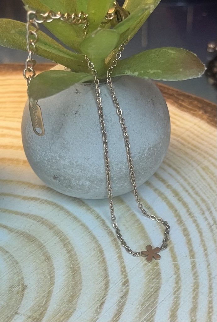 ✨ UShine.gr: Ατσάλινο κολιέ mini λουλούδι – minimal & διαχρονικό No 1480