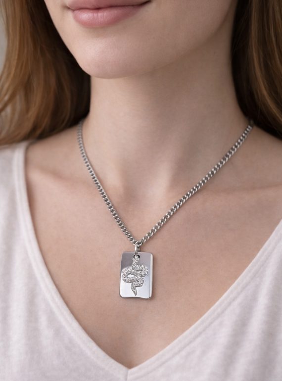 ✨ UShine.gr: Ατσάλινο κολιέ με ανάγλυφο φίδι & λαμπερές λεπτομέρειες No 1481