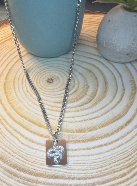 ✨ UShine.gr: Ατσάλινο κολιέ με ανάγλυφο φίδι & λαμπερές λεπτομέρειες No 1481