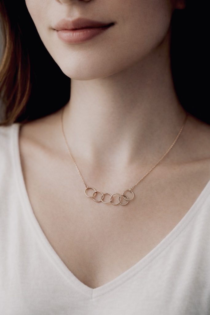 ✨ UShine.gr: Ατσάλινο κολιέ με ενωμένους κύκλους σε ροζ χρυσό τόνο No 1482