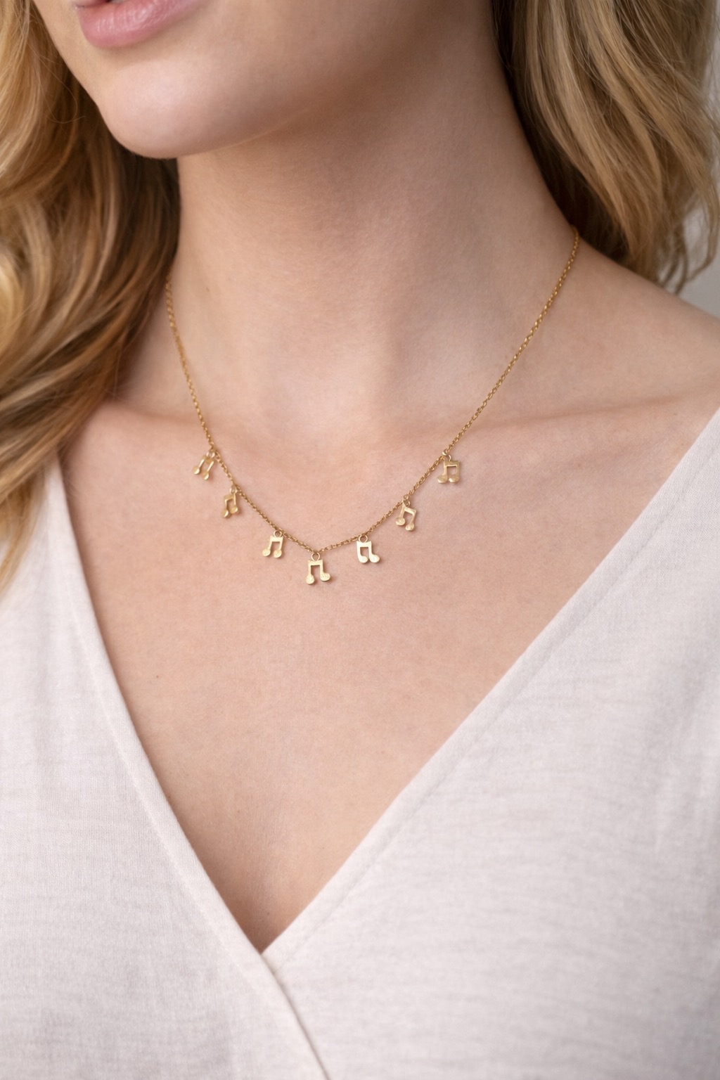 ✨ UShine.gr: Ατσάλινο κολιέ με μουσικές νότες σε χρυσό τόνο No 1484