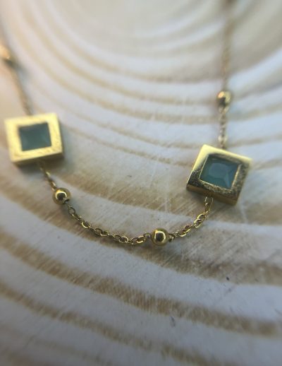 ✨ UShine.gr: Ατσάλινο κολιέ με γεωμετρικά στοιχεία & πράσινες πέτρες No 1485