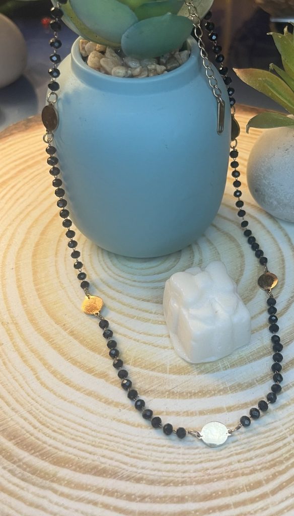 ✨ UShine.gr:Ατσάλινο κολιέ με μαύρες χάντρες & χρυσά μοτίφ κύκλους No 1487