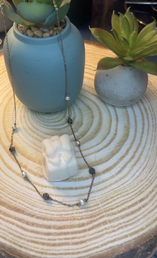 ✨ UShine.gr:Ατσάλινο κολιέ με μαύρες χάντρες & χρυσά μοτίφ κύκλους No 1487