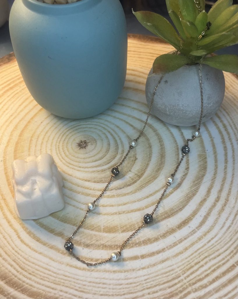 ✨ UShine.gr: Ατσάλινο κολιέ με μαύρες χάντρες & διακριτικές πέρλες No 1488