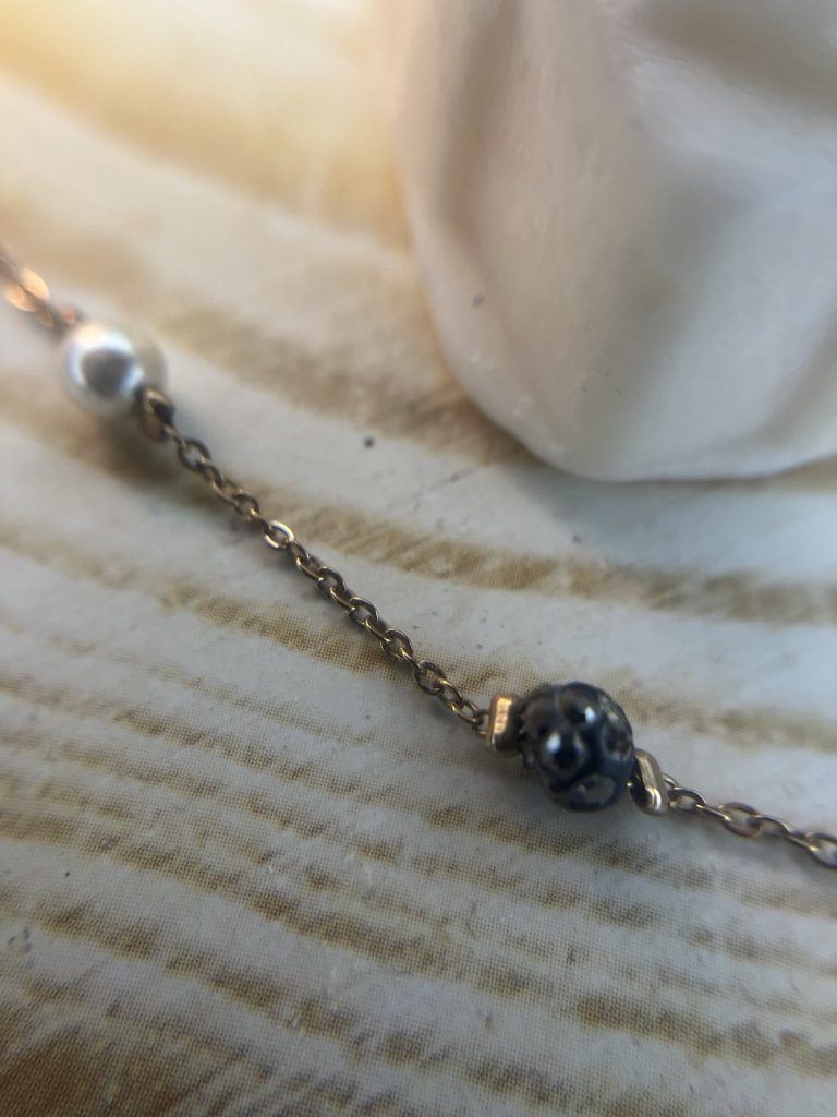 ✨ UShine.gr: Ατσάλινο κολιέ με μαύρες χάντρες & διακριτικές πέρλες No 1488