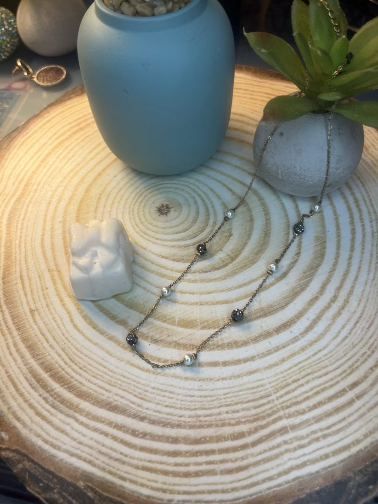 ✨ UShine.gr: Ατσάλινο κολιέ με μαύρες χάντρες & διακριτικές πέρλες No 1488