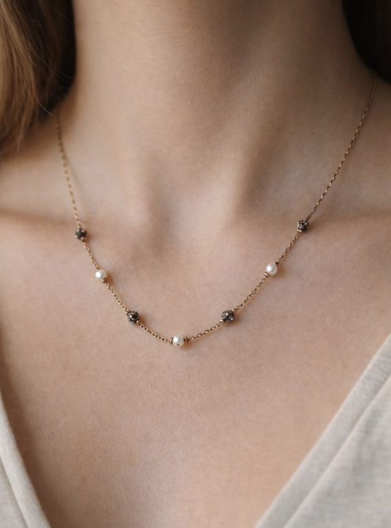 ✨ UShine.gr: Ατσάλινο κολιέ με μαύρες χάντρες & διακριτικές πέρλες No 1488