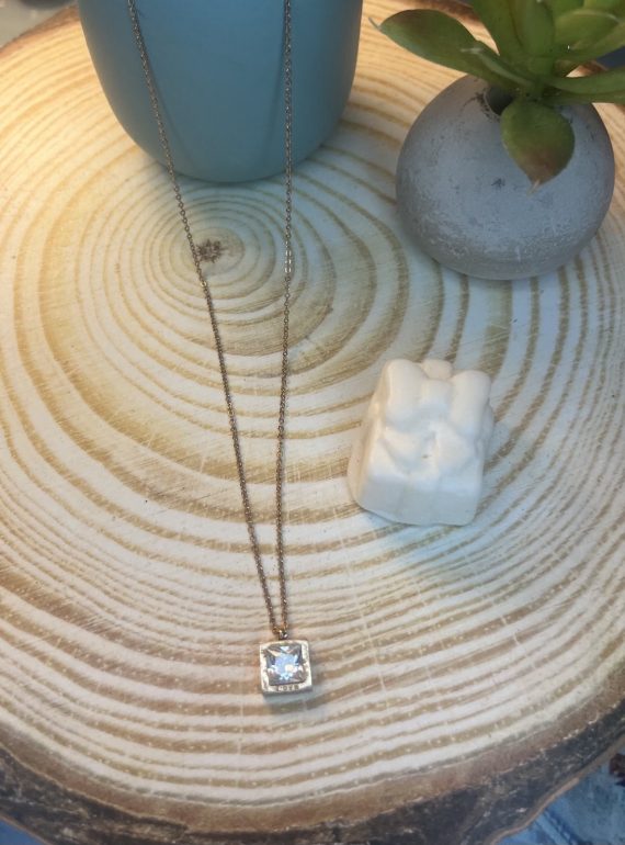 ✨ UShine.gr: Ατσάλινο κολιέ με τετράγωνο zircon σε minimal design No 1490