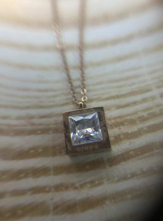 ✨ UShine.gr: Ατσάλινο κολιέ με τετράγωνο zircon σε minimal design No 1490