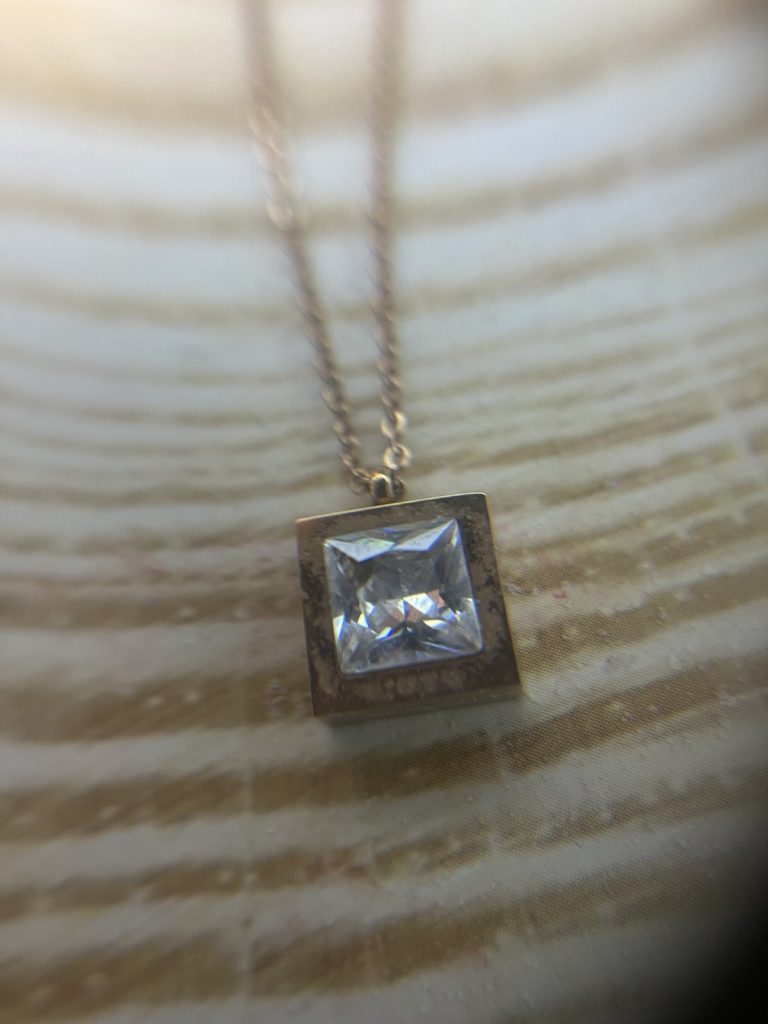 ✨ UShine.gr: Ατσάλινο κολιέ με τετράγωνο zircon σε minimal design No 1490