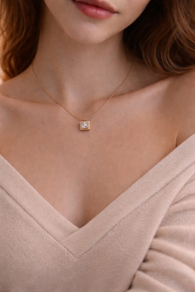 ✨ UShine.gr: Ατσάλινο κολιέ με τετράγωνο zircon σε minimal design No 1490