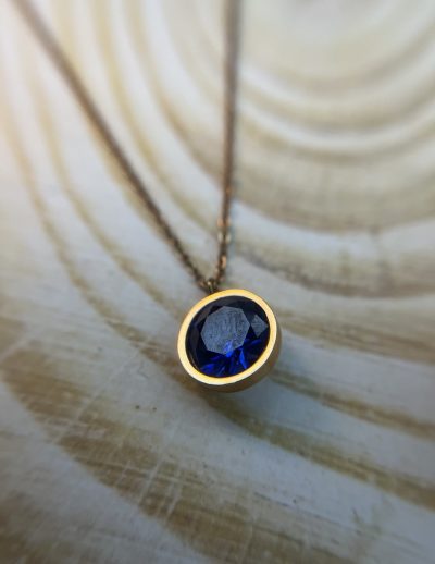 ✨ UShine.gr: Ατσάλινο Κολιέ με Μπλε Κρύσταλλο σε Χρυσή Βάση No 2004