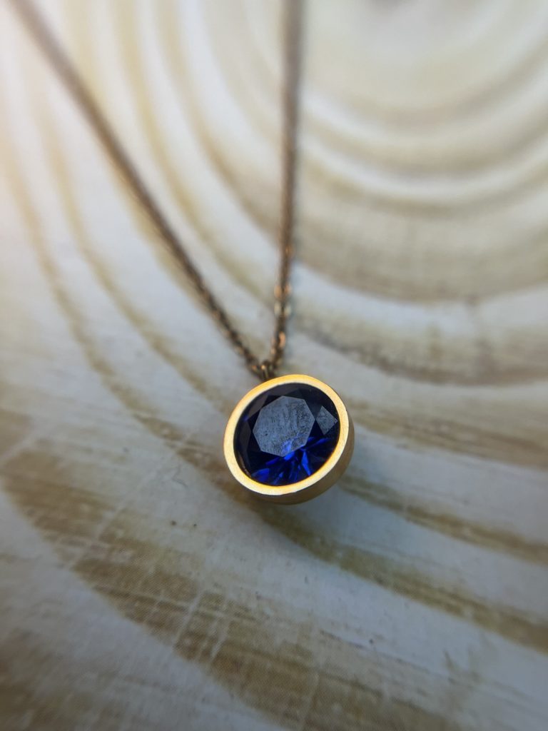 ✨ UShine.gr: Ατσάλινο Κολιέ με Μπλε Κρύσταλλο σε Χρυσή Βάση No 2004