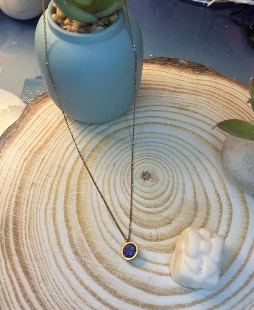 ✨ UShine.gr: Ατσάλινο Κολιέ με Μπλε Κρύσταλλο σε Χρυσή Βάση No 2004