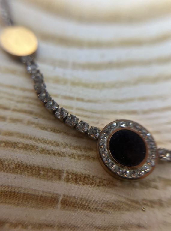 ✨ UShine.gr: Ατσάλινο Κολιέ Tennis με Μαύρο Κεντρικό Στοιχείο & Χρυσές Λεπτομέρειες No 2005