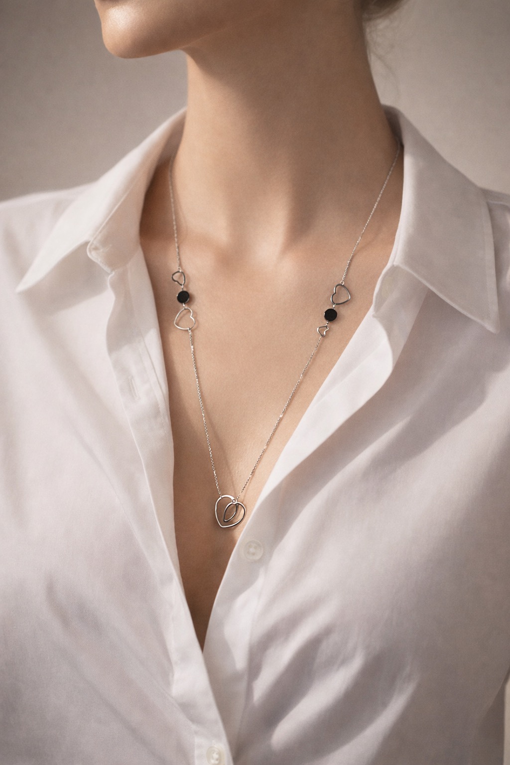 ✨ UShine.gr: Ατσάλινο Κολιέ Διπλή Καρδιά με Μαύρη Λεπτομέρεια No 2008