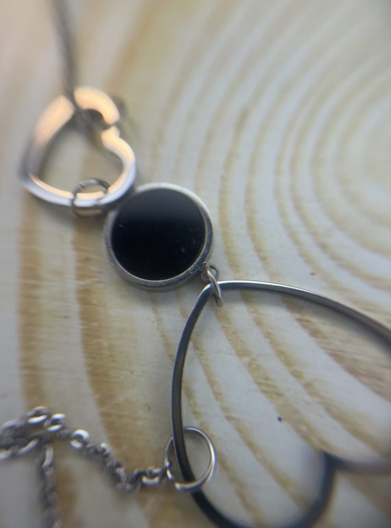 ✨ UShine.gr: Ατσάλινο Κολιέ Διπλή Καρδιά με Μαύρη Λεπτομέρεια No 2008