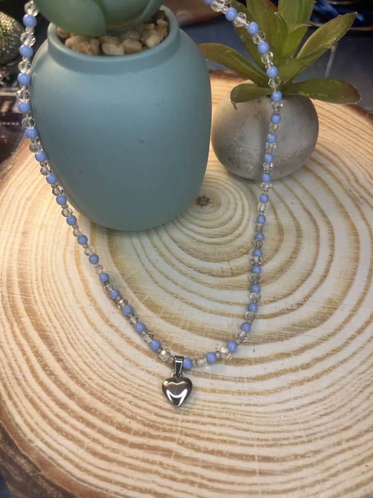 ✨ UShine.gr: Κολιέ με Γαλάζιες Χάντρες & Ατσάλινη Καρδιά Mirror No 2010