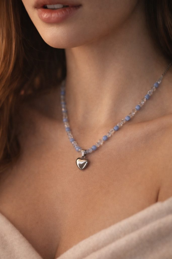 ✨ UShine.gr: Κολιέ με Γαλάζιες Χάντρες & Ατσάλινη Καρδιά Mirror No 2010
